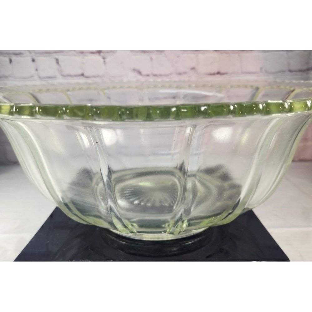 Vintage Large Glass Punch Bowl‎ / Serving Bowl – Scalloped Edge, Starburst Base - Picture 4 of 9
